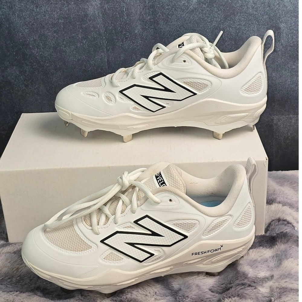 NWOT New Balance Fresh Foam X Velo v4 White standard Softball Cleats SZ 6.5